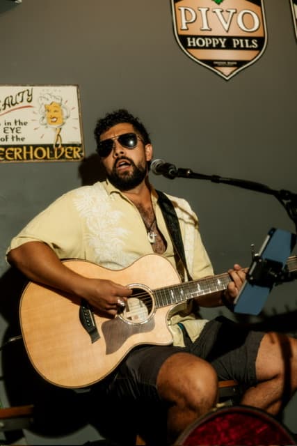 Kirk Basquez live at bar venue